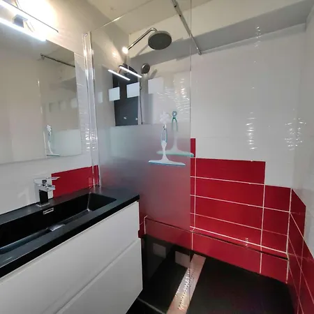 Splendide T3 Renove Avec Piscine Et Parking A 100m De La Mer, 6 Pers, Terrasse, Wifi - Fr-1-607-206 *
