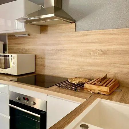 Splendide T3 Renove Avec Piscine Et Parking A 100m De La Mer, 6 Pers, Terrasse, Wifi - Fr-1-607-206 Feriehus *