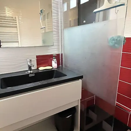 Splendide T3 Renove Avec Piscine Et Parking A 100m De La Mer, 6 Pers, Terrasse, Wifi - Fr-1-607-206 Feriehus *